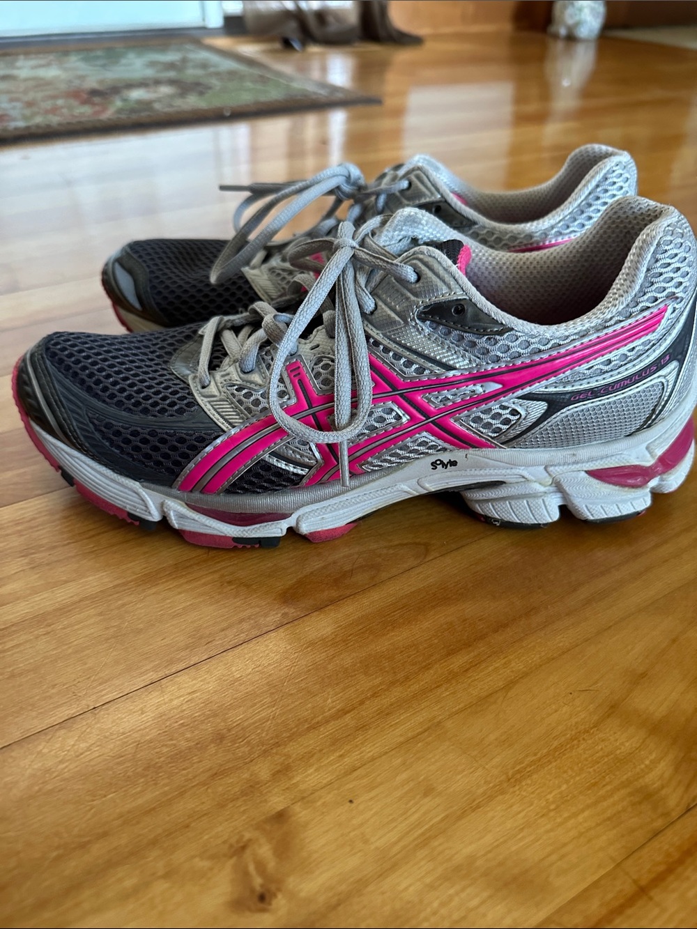 Asics Women's Gray and Pink Gel Cumulus 13  Athletic Running Shoes 9.5